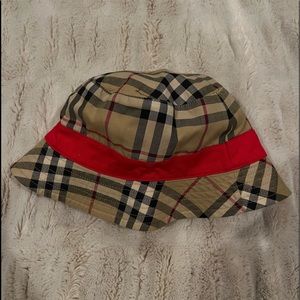 BURBERRY BUCKET HAT